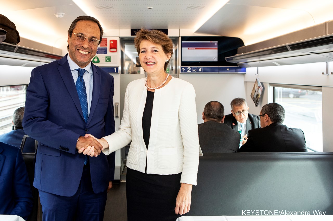 La consigliera federale Simonetta Sommaruga e il ministro dei trasporti del Marocco Abdelkader Amara.